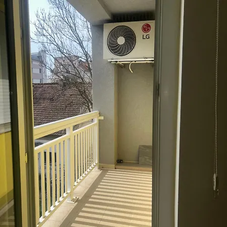 Lux - Bulevar Mira 34 *