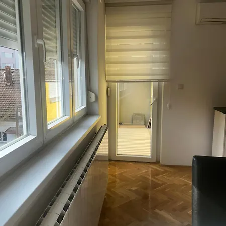 Lux - Bulevar Mira 34 * Brčko